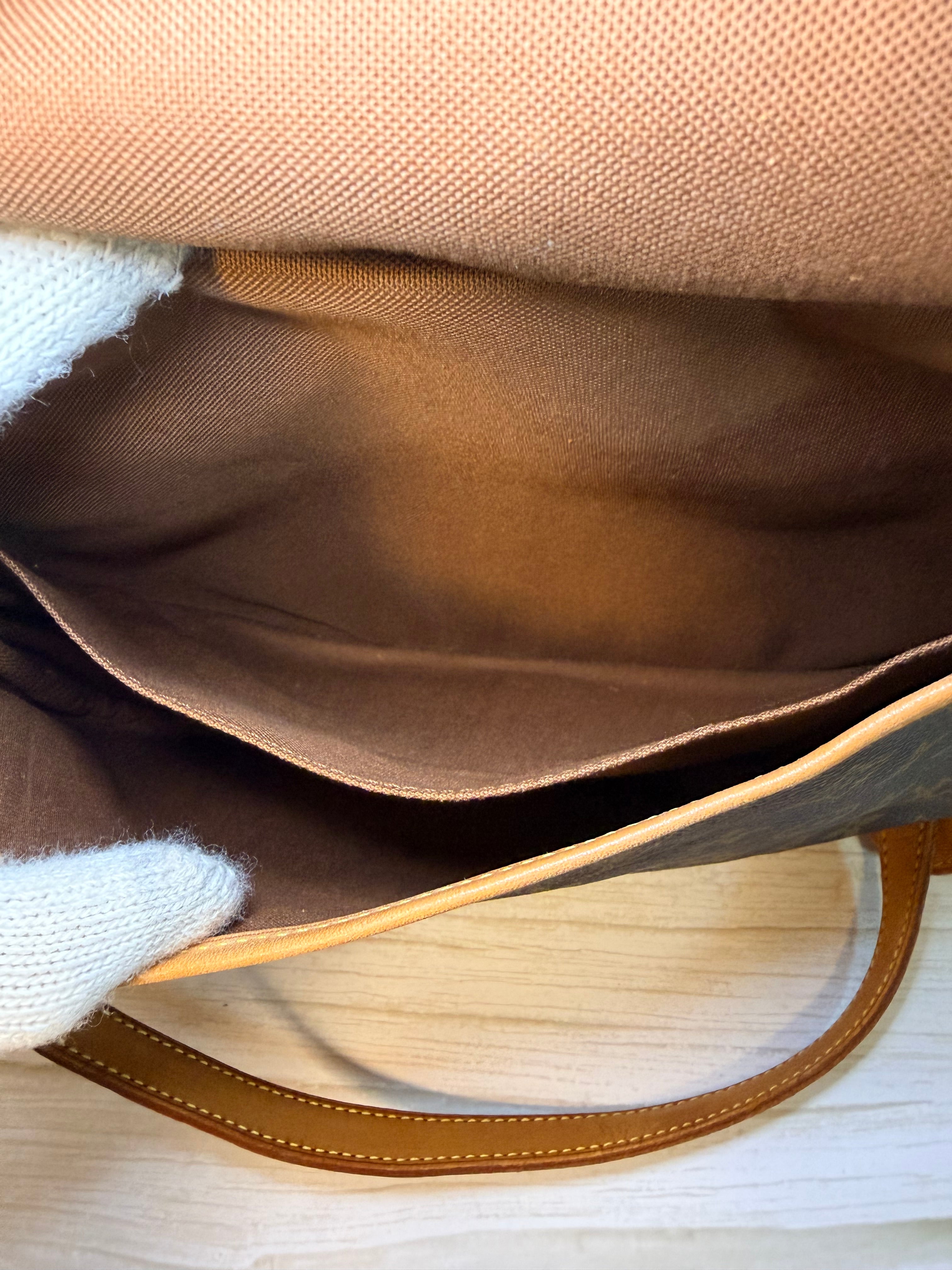 Louis Vuitton Saumur 30 Messenger Bag - 187