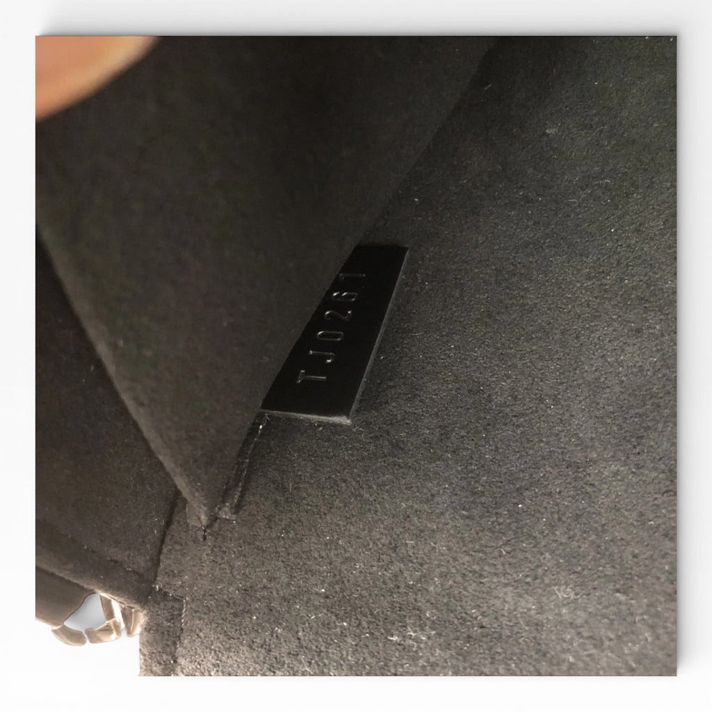 Louis Vuitton Pochette Félicie black Epi leather