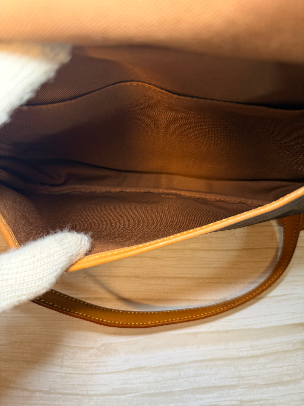 Louis Vuitton Saumur 30 Messenger Bag - 187