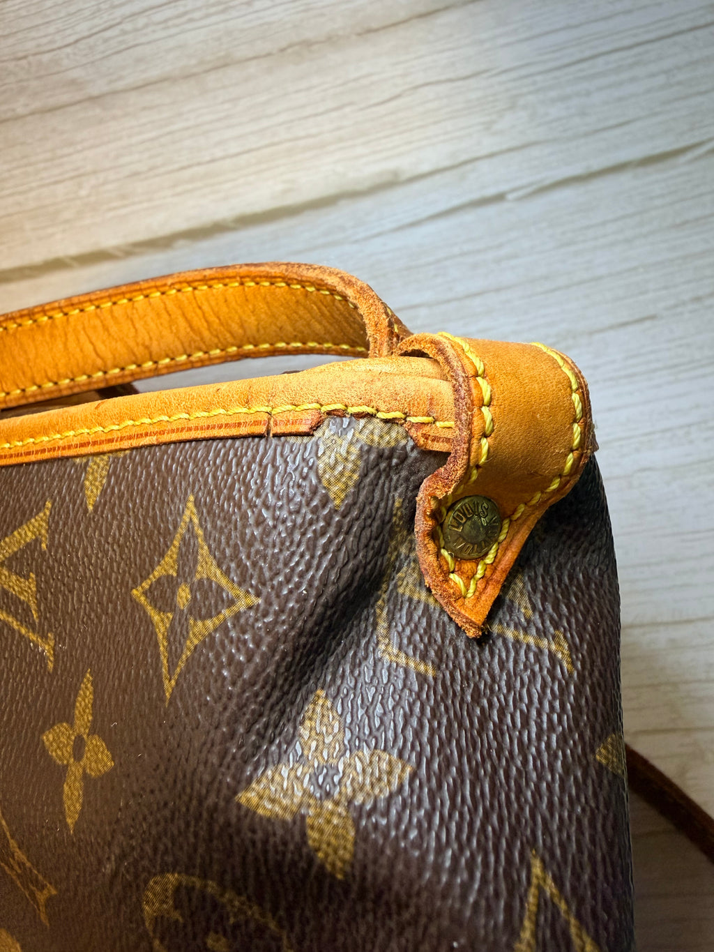 Louis Vuitton Saumur 30 Messenger Bag - 187