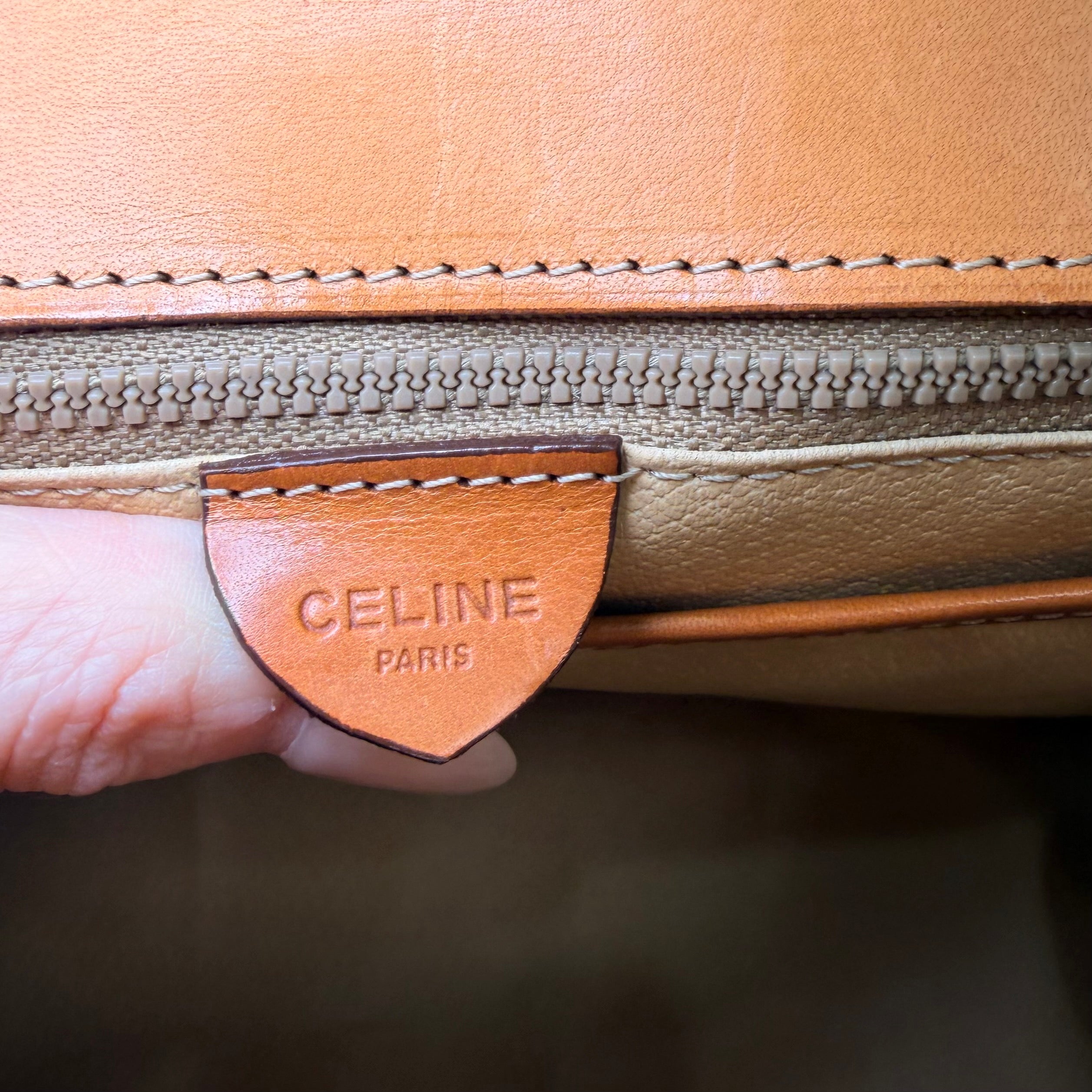 CELINE Macadam Blason Triomphe Logo Ring Metal Handbag leather PVC Brown - 176