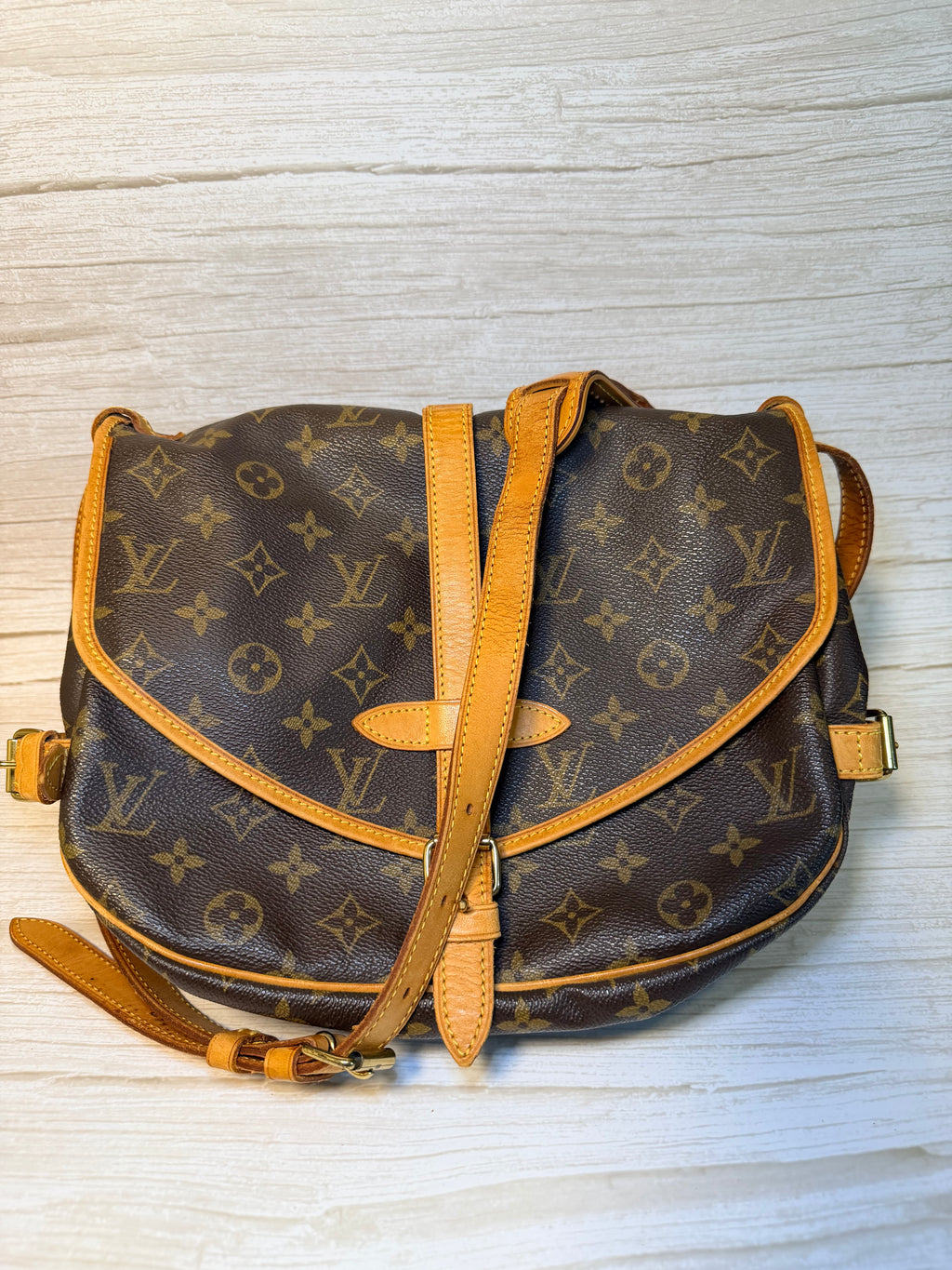 Louis Vuitton Saumur 30 Messenger Bag - 187