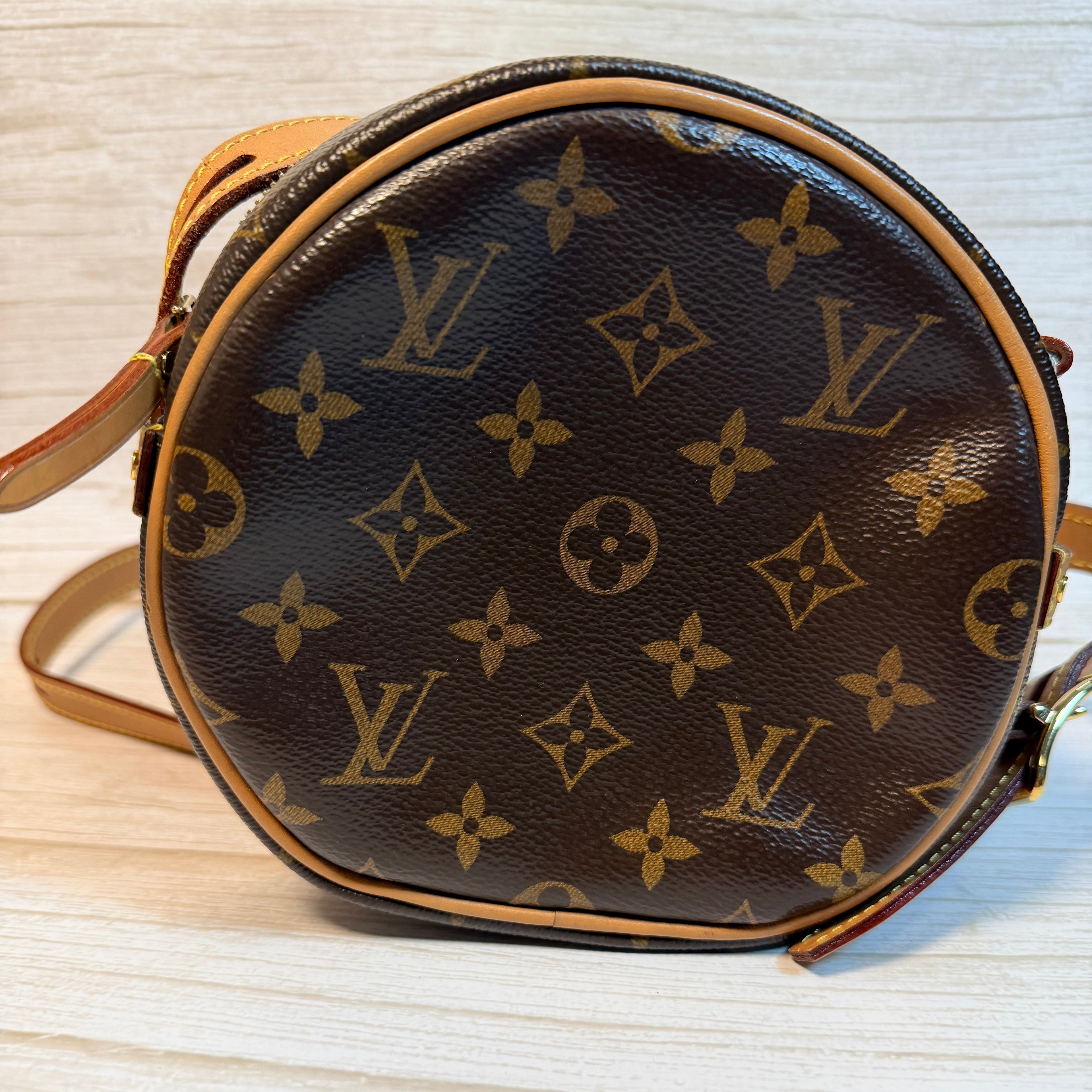 LV Boite Chapeau Souple