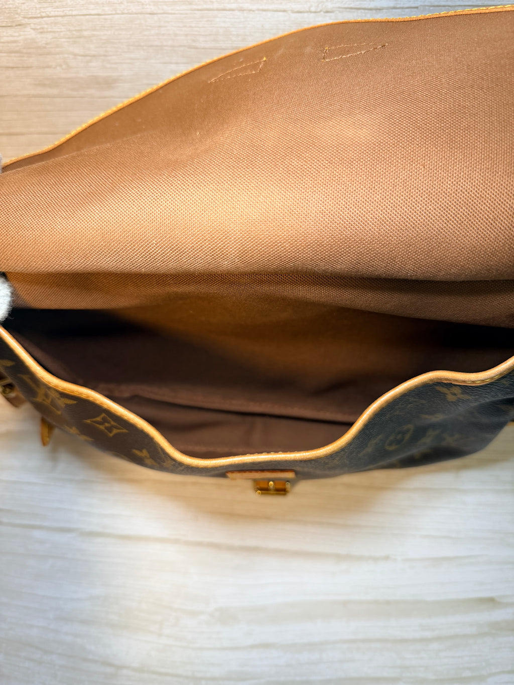 Louis Vuitton Saumur 30 Messenger Bag - 187