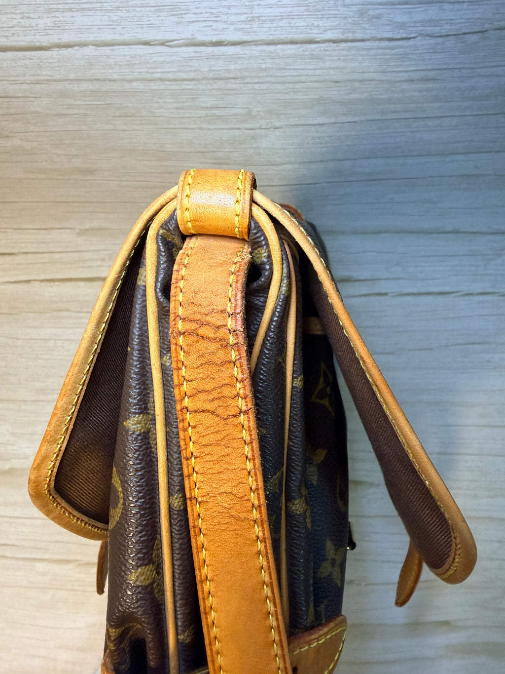 Louis Vuitton Saumur 30 Messenger Bag - 187