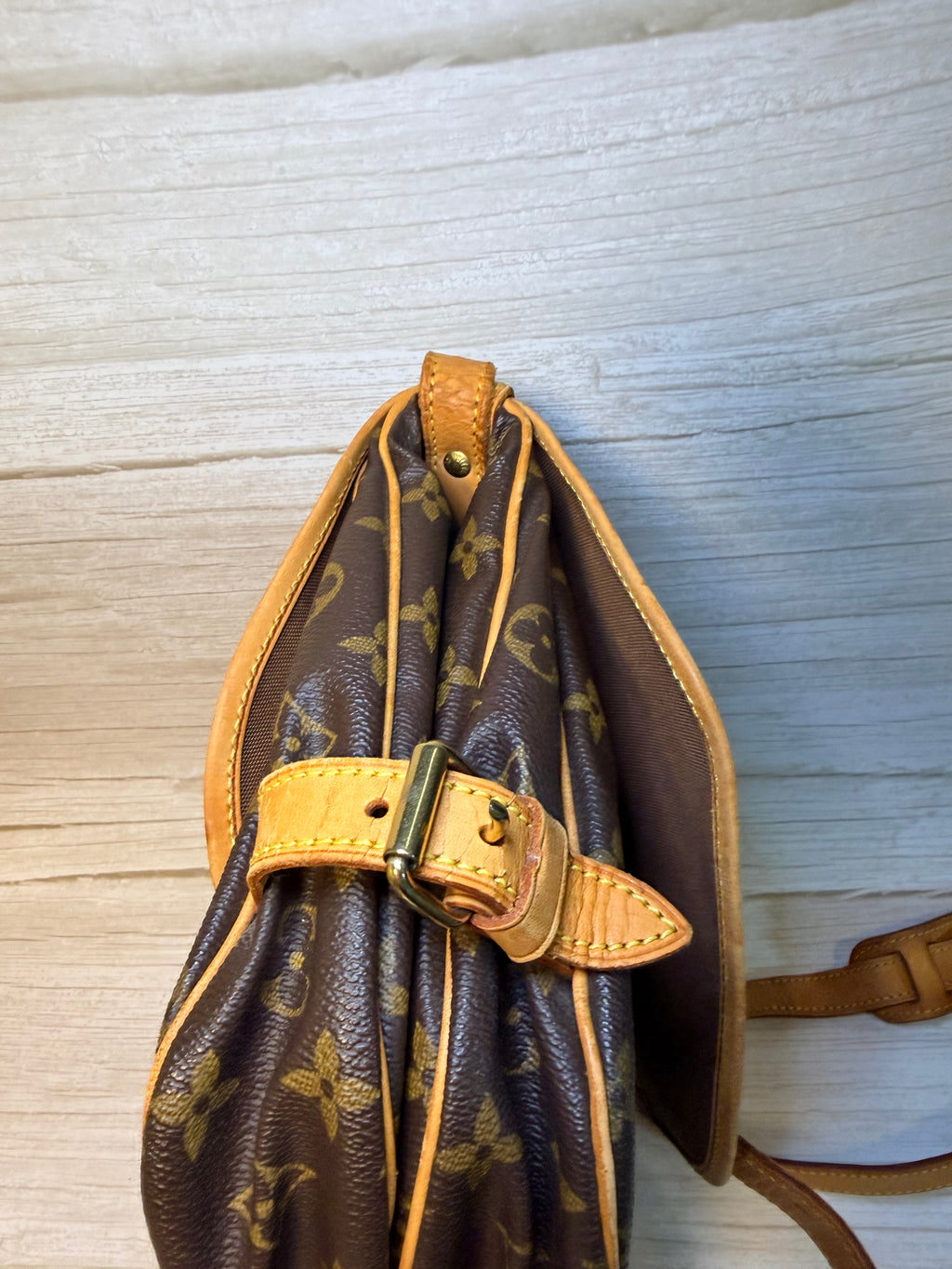 Louis Vuitton Saumur 30 Messenger Bag - 187