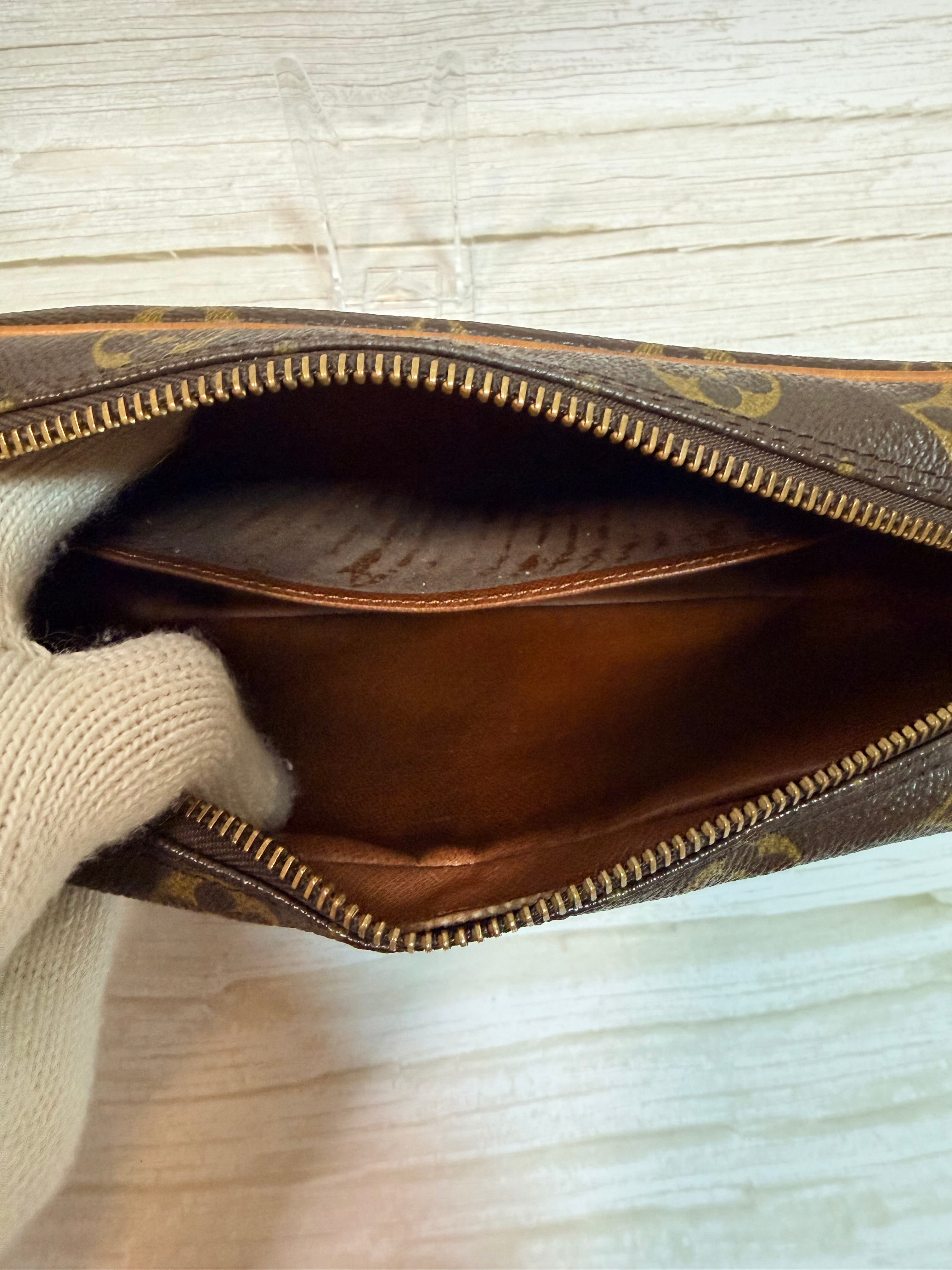 Louis Vuitton Compiegne 23 Business Clutch Bag -088