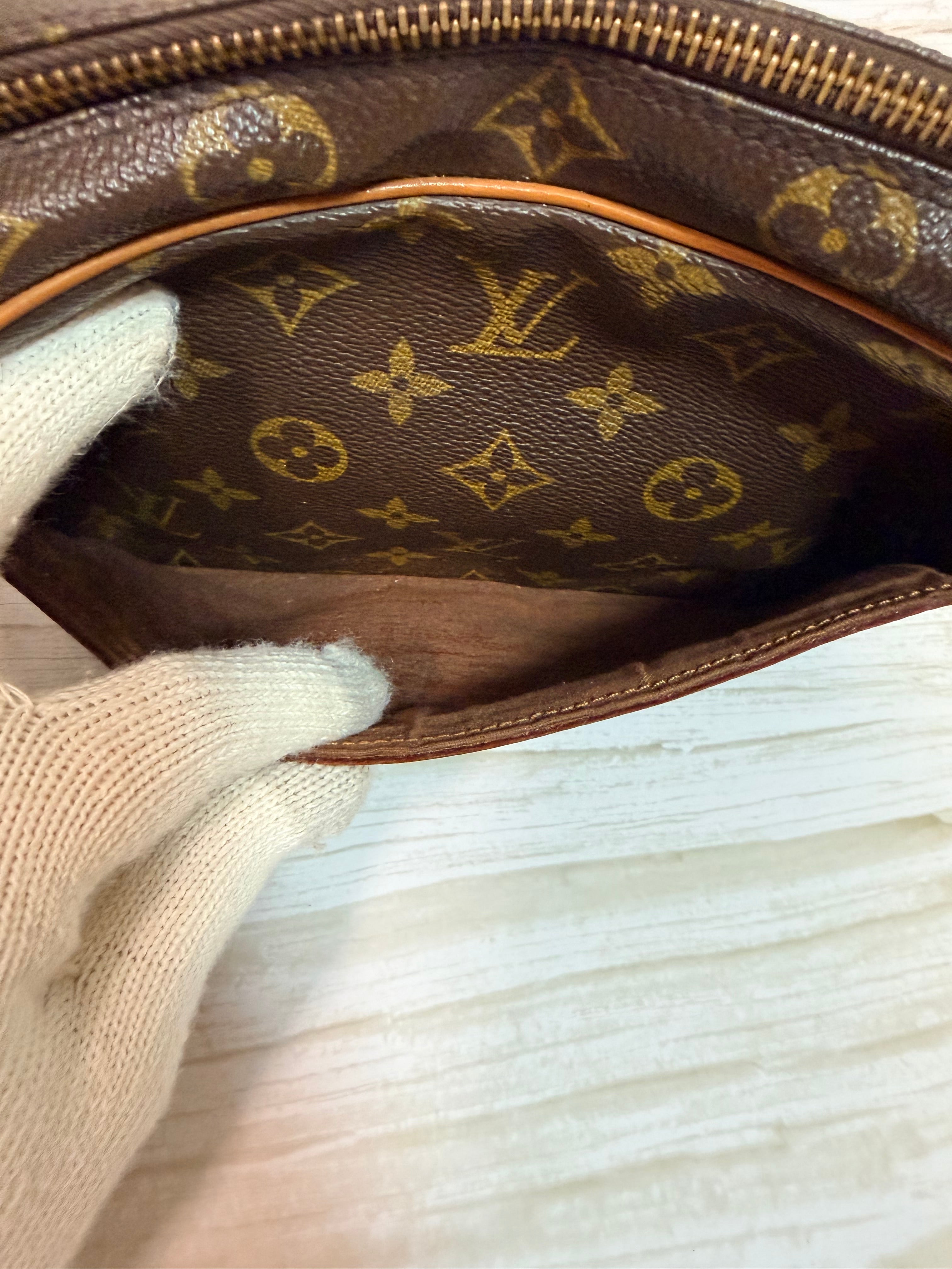 Louis Vuitton Compiegne 23 Business Clutch Bag -088