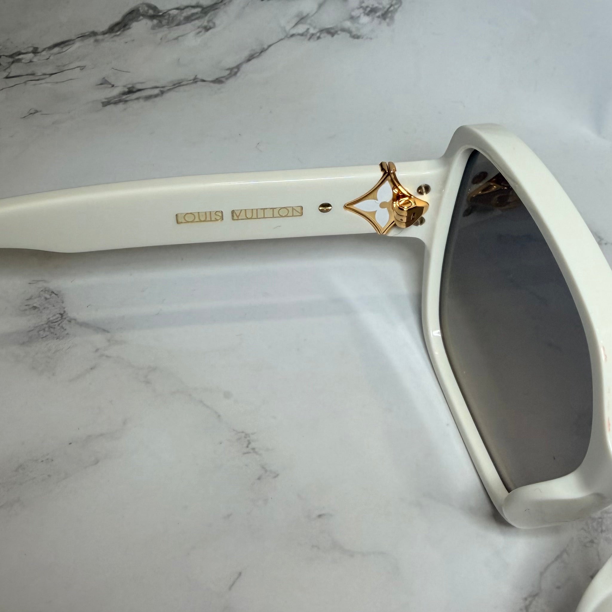 Louis Vuitton Flore Carre sunglasses -235