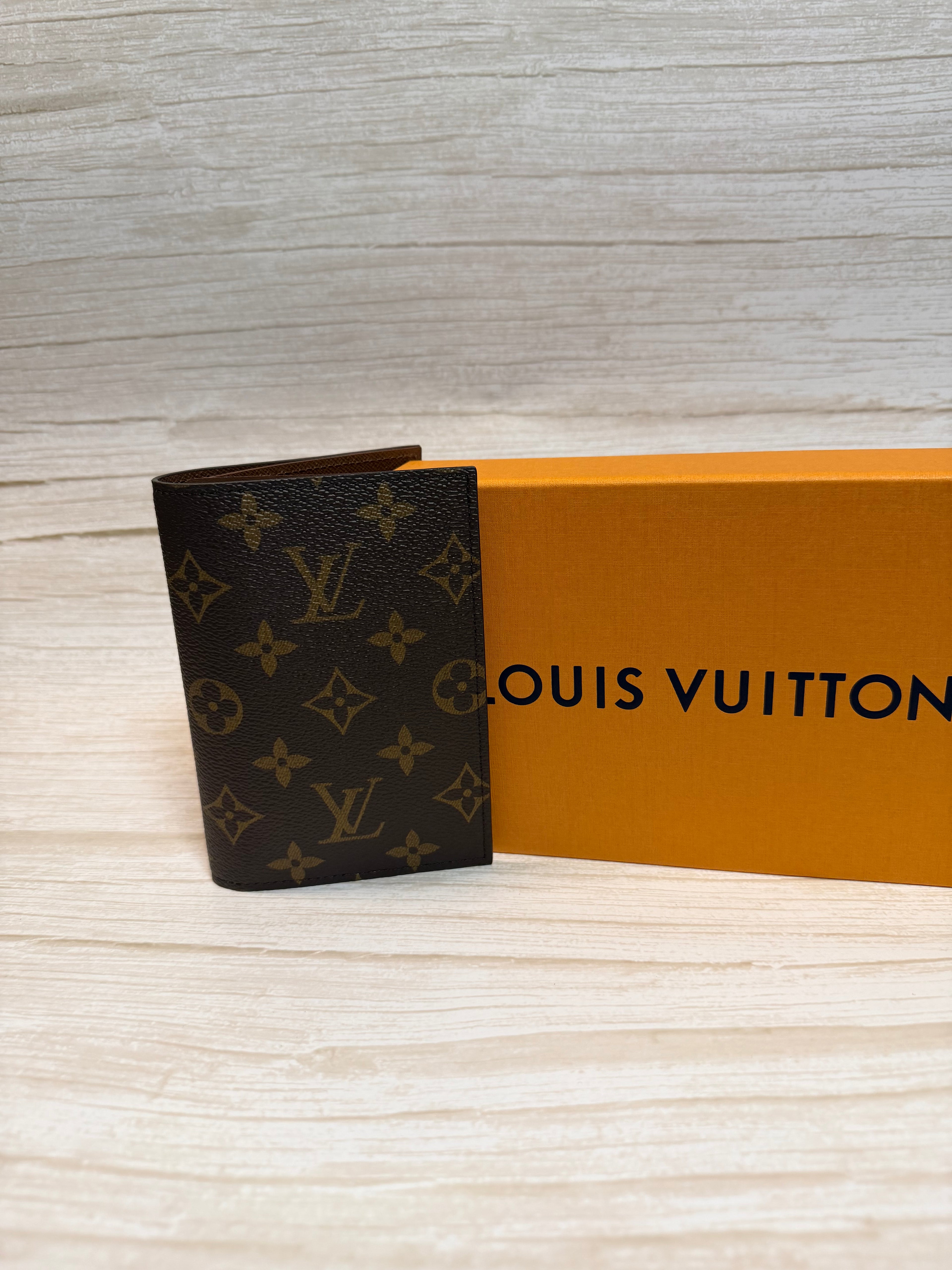 Louis Vuitton￼passport holder - 184