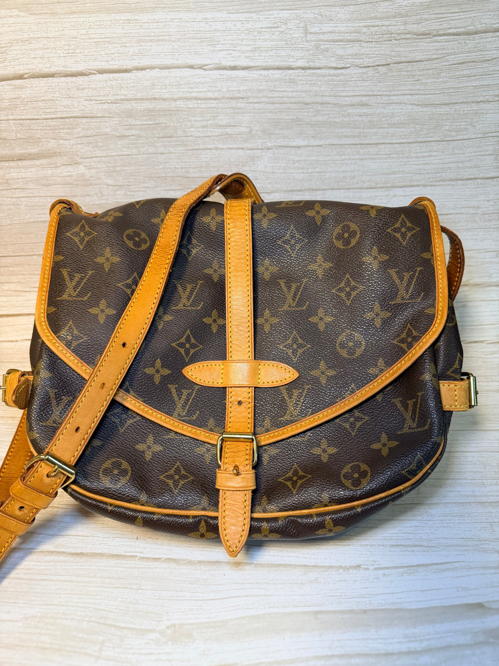 Louis Vuitton Saumur 30 Messenger Bag - 187