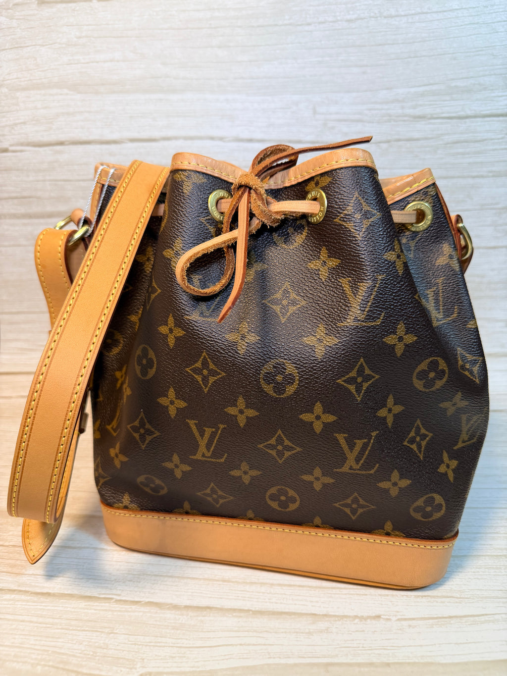Louis Vuitton noe petit -147