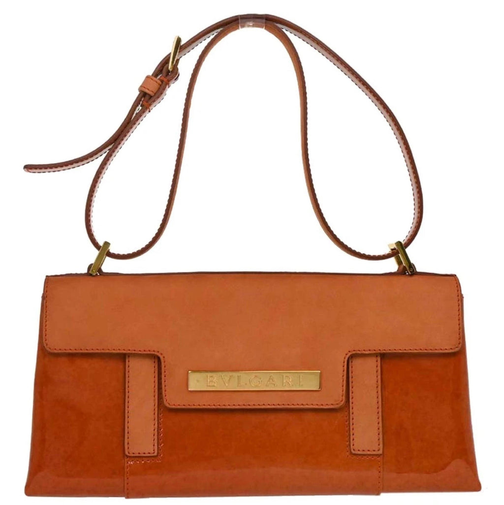 Front leather handbag with a gold clasp 